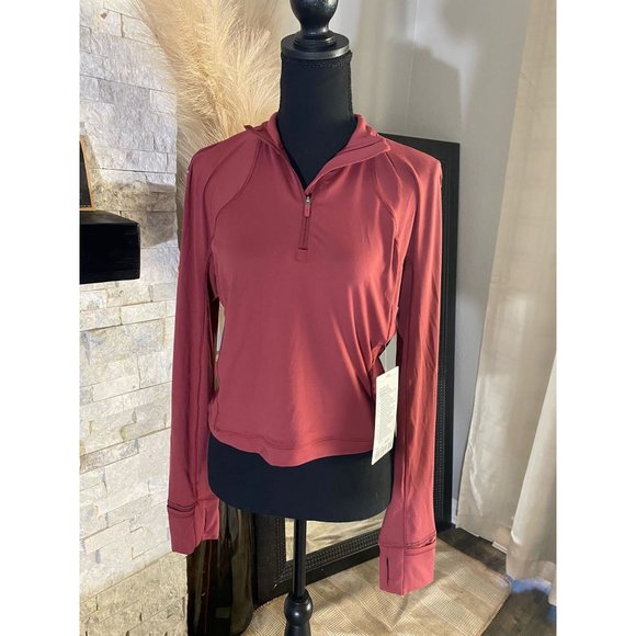 NWT-Lululemon-Long Sleeve-cropped top-Half Zipped-Size 10-Retail: 98 - Picture 1 of 3